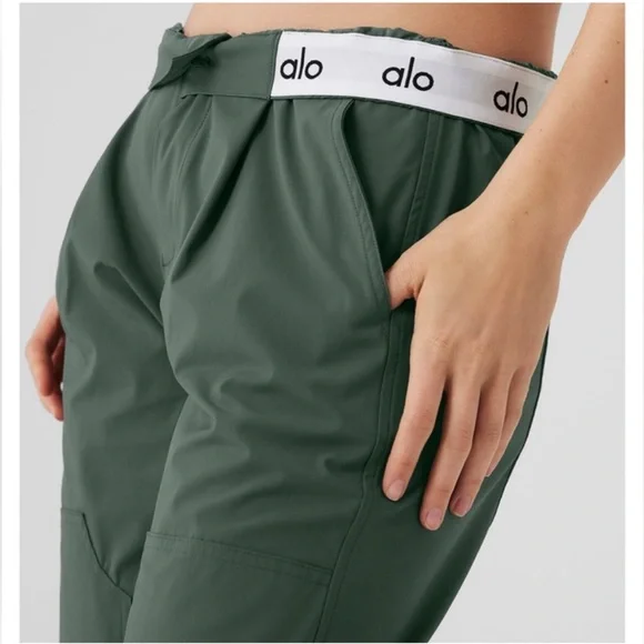 ALO Yoga Flip It Trousers Dark Green Pants - Picture 3 of 9